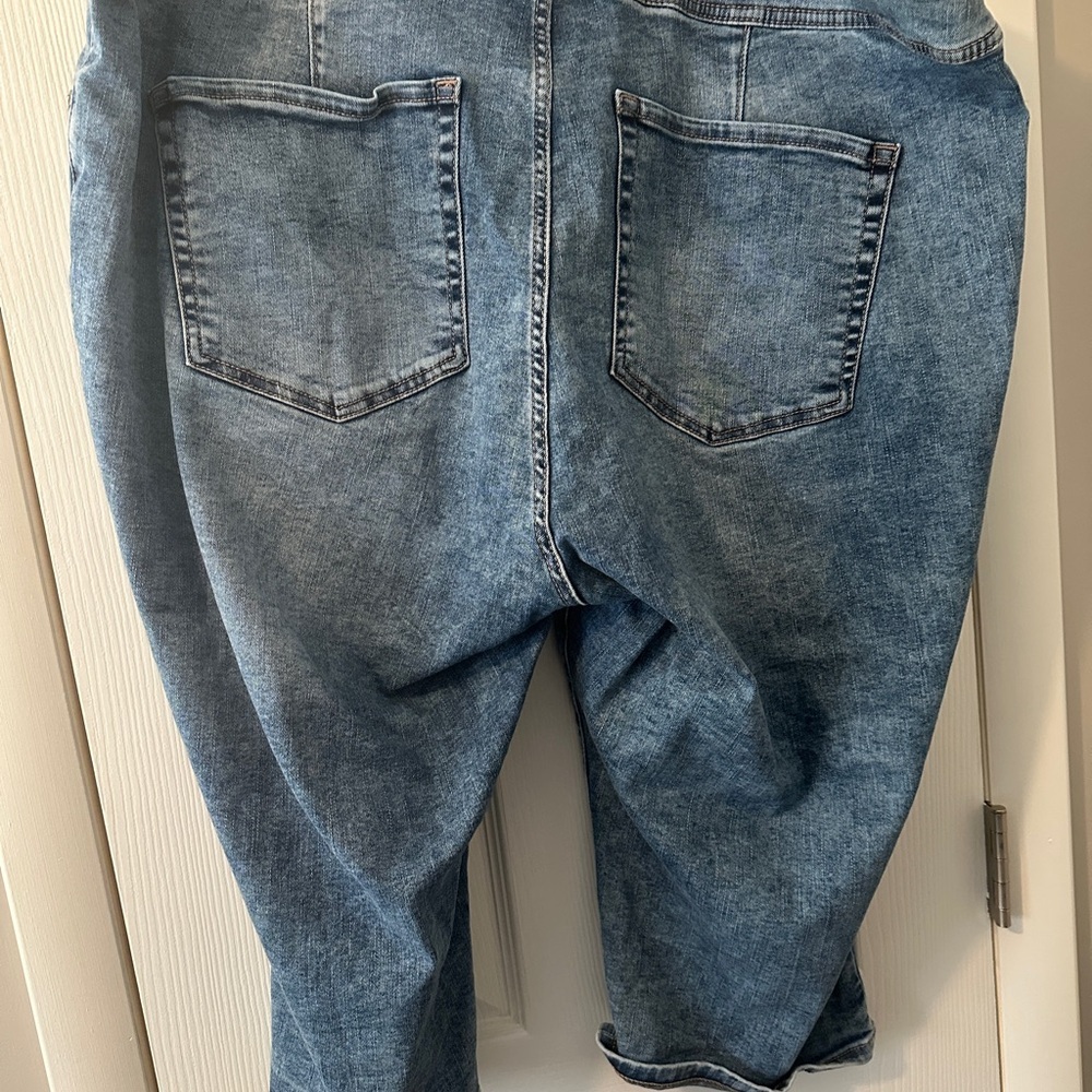 Lane Bryant stretchy 26 capri jeans - Picture 3 of 4